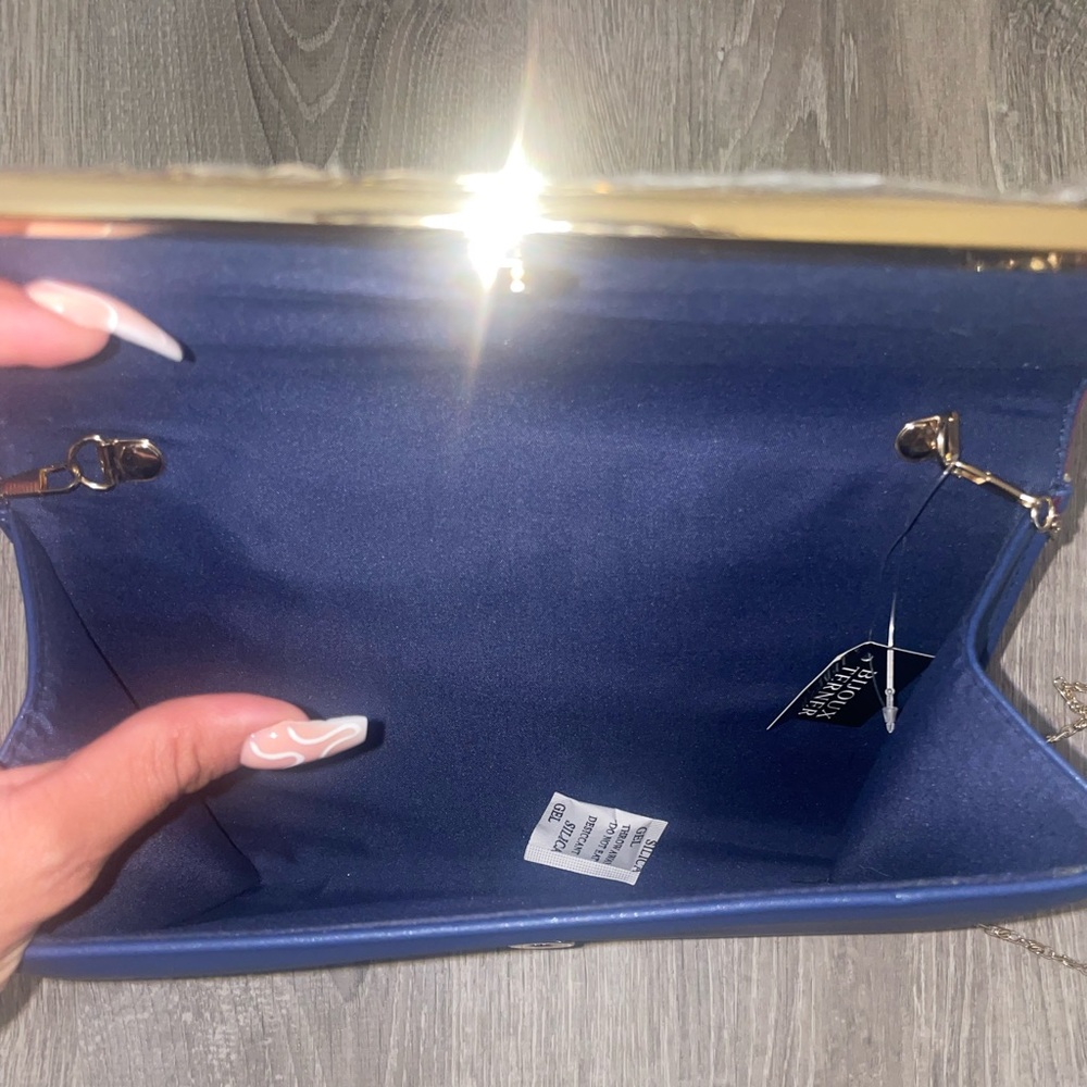 NEW CLUTCH - Picture 3 of 5